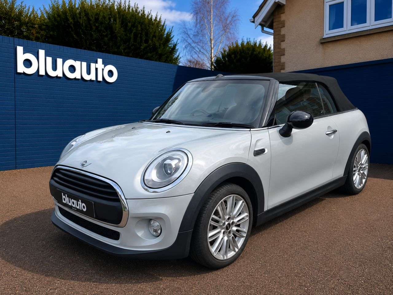 A 2018 MINI CONVERTIBLE 1.5 Cooper Convertible 2dr Petrol Manual Euro 6 (s/s) (136 ps) A 2018 MINI CONVERTIBLE 1.5 Cooper Convertible 2dr Petrol Manual Euro 6 (s/s) (136 ps)