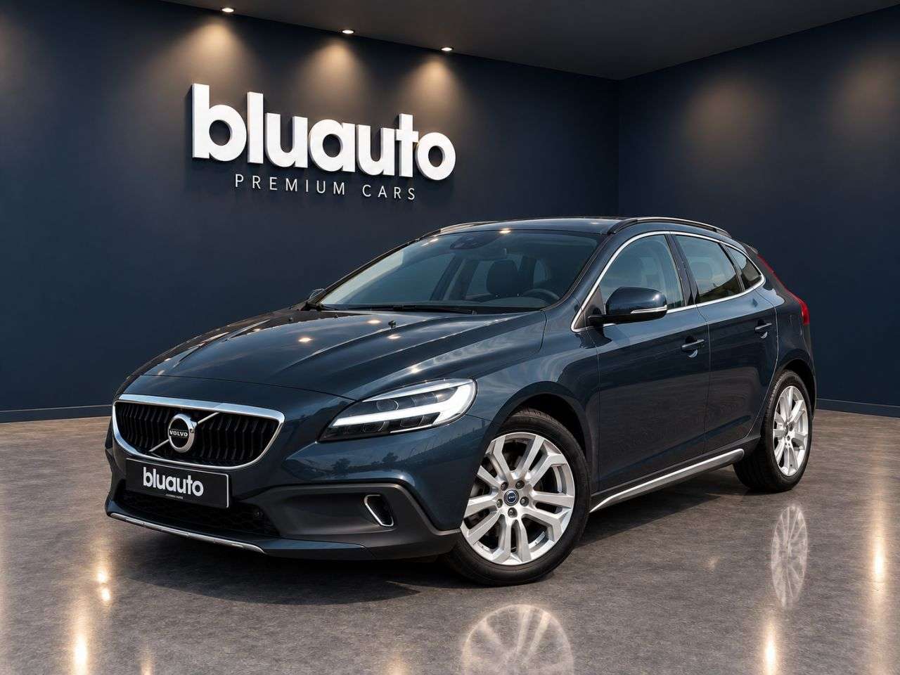 A 2018 VOLVO V40 CROSS COUNTRY 1.5 T3 GPF Pro Hatchback 5dr Petrol Auto Euro 6 (s/s) (152 ps) Rear Parking A 2018 VOLVO V40 CROSS COUNTRY 1.5 T3 GPF Pro Hatchback 5dr Petrol Auto Euro 6 (s/s) (152 ps) Rear Parking