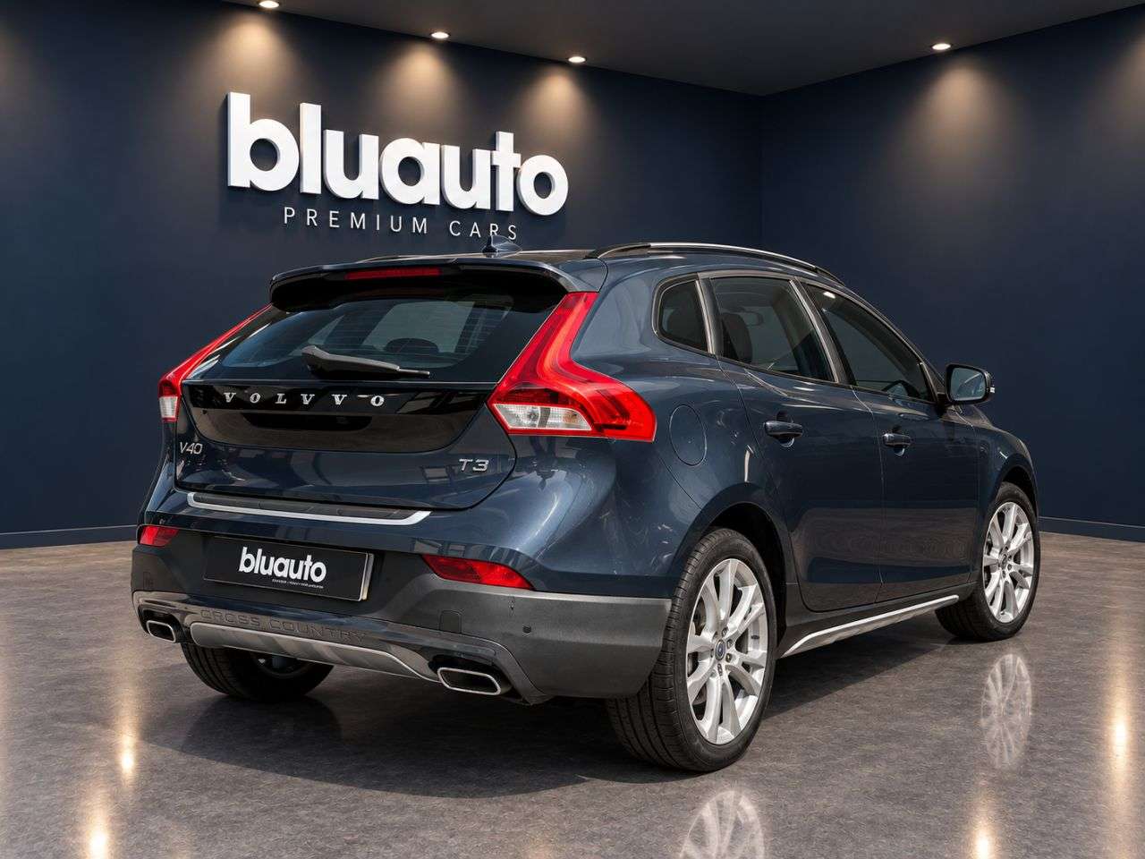 A 2018 VOLVO V40 CROSS COUNTRY 1.5 T3 GPF Pro Hatchback 5dr Petrol Auto Euro 6 (s/s) (152 ps) Rear Parking A 2018 VOLVO V40 CROSS COUNTRY 1.5 T3 GPF Pro Hatchback 5dr Petrol Auto Euro 6 (s/s) (152 ps) Rear Parking