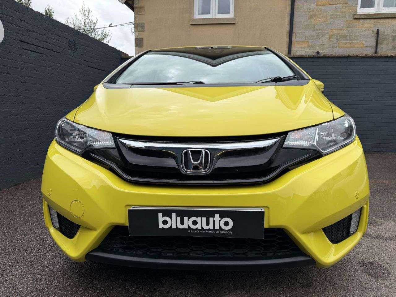 A 2016 HONDA JAZZ 1.3 i-VTEC SE Hatchback 5dr Petrol Manual Euro 6 (s/s) (102 ps) Front Senso A 2016 HONDA JAZZ 1.3 i-VTEC SE Hatchback 5dr Petrol Manual Euro 6 (s/s) (102 ps) Front Senso