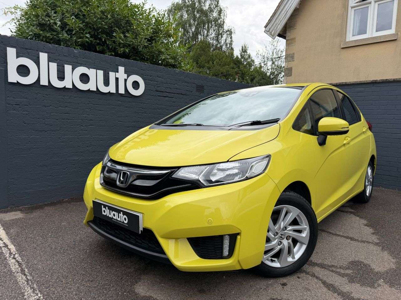 A 2016 HONDA JAZZ 1.3 i-VTEC SE Hatchback 5dr Petrol Manual Euro 6 (s/s) (102 ps) Front Senso A 2016 HONDA JAZZ 1.3 i-VTEC SE Hatchback 5dr Petrol Manual Euro 6 (s/s) (102 ps) Front Senso
