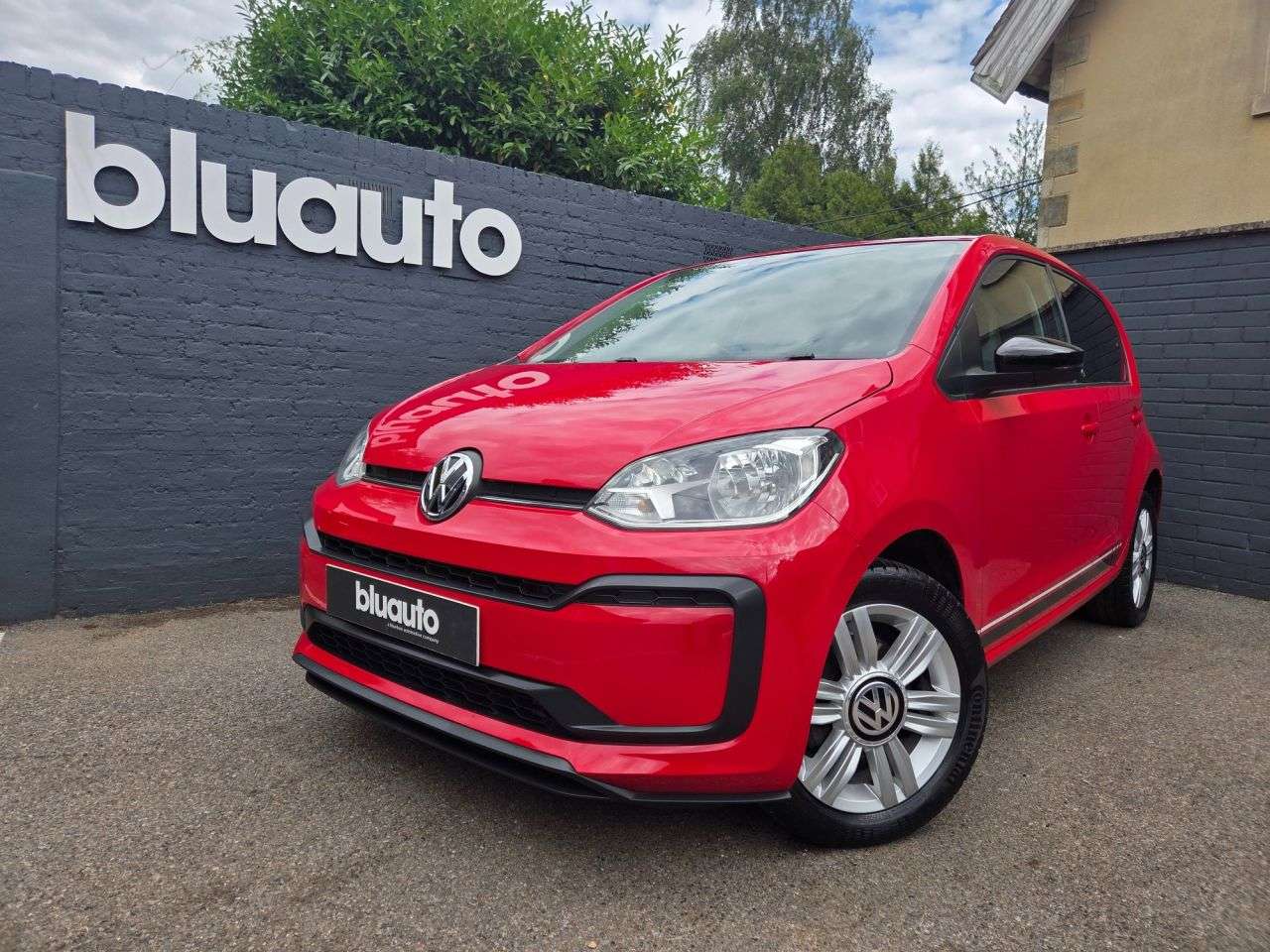 A 2017 VOLKSWAGEN UP! 1.0 up! beats Hatchback 3dr Petrol Manual Euro 6 (s/s) (90 ps) Part Leather A 2017 VOLKSWAGEN UP! 1.0 up! beats Hatchback 3dr Petrol Manual Euro 6 (s/s) (90 ps) Part Leather