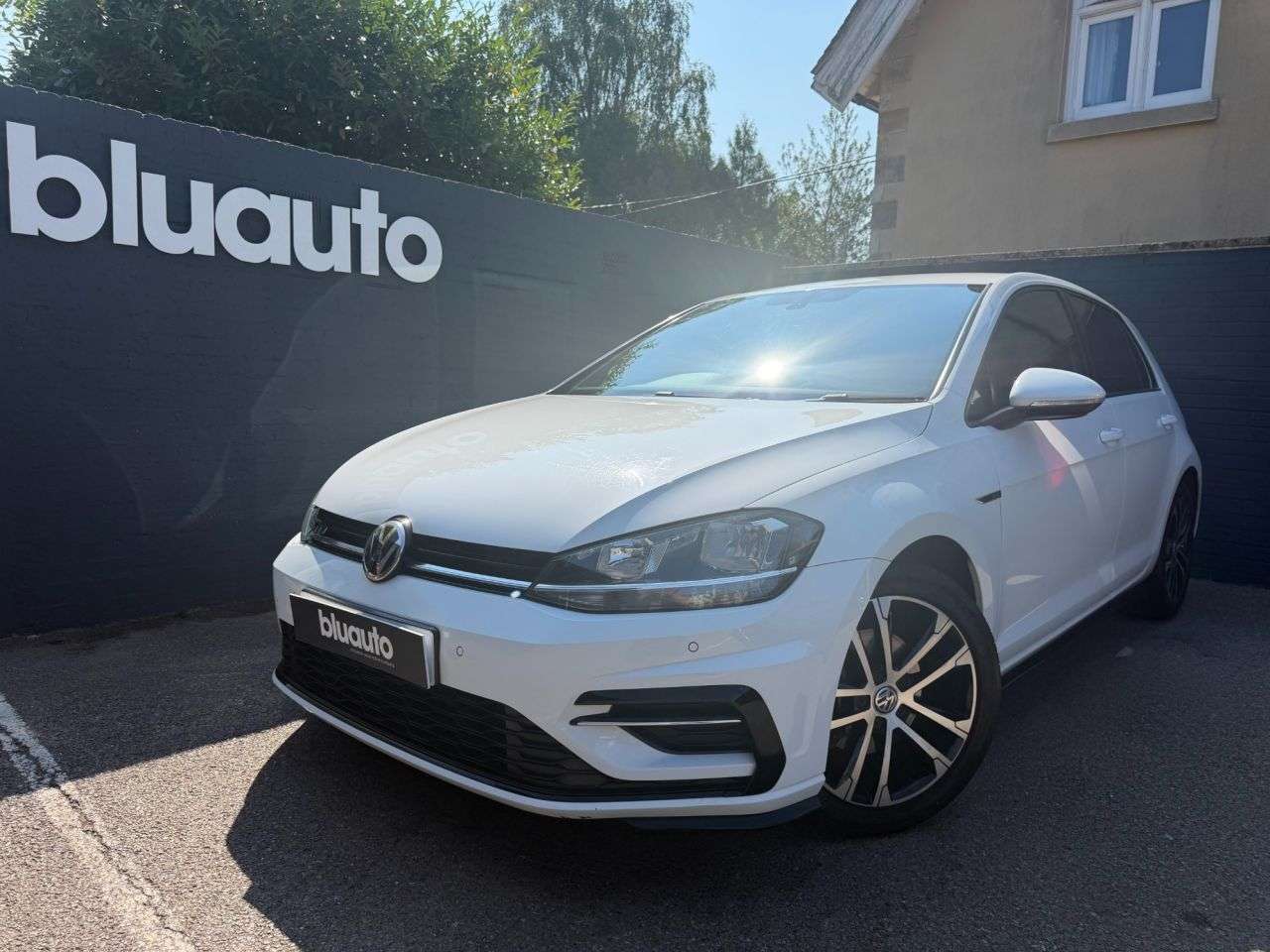 A 2018 VOLKSWAGEN GOLF 1.5 TSI EVO R-Line Hatchback 5dr Petrol Manual Euro 6 (s/s) (150 ps) Apple A 2018 VOLKSWAGEN GOLF 1.5 TSI EVO R-Line Hatchback 5dr Petrol Manual Euro 6 (s/s) (150 ps) Apple