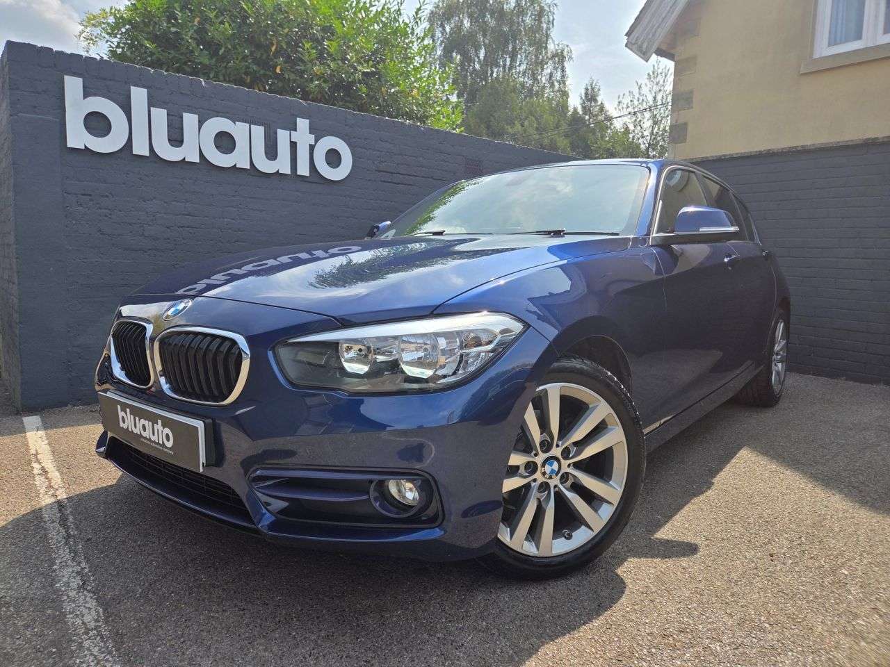 A 2019 BMW 1 SERIES 1.5 118i Sport Hatchback 5dr Petrol Manual Euro 6 (s/s) (136 ps) Bluetooth A 2019 BMW 1 SERIES 1.5 118i Sport Hatchback 5dr Petrol Manual Euro 6 (s/s) (136 ps) Bluetooth