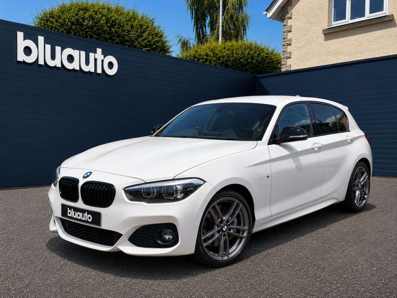 A 2018 BMW 1 SERIES 1.5 118i M Sport Shadow Edition Hatchback 5dr Petrol Manual Euro 6 (s/s) (1 A 2018 BMW 1 SERIES 1.5 118i M Sport Shadow Edition Hatchback 5dr Petrol Manual Euro 6 (s/s) (1