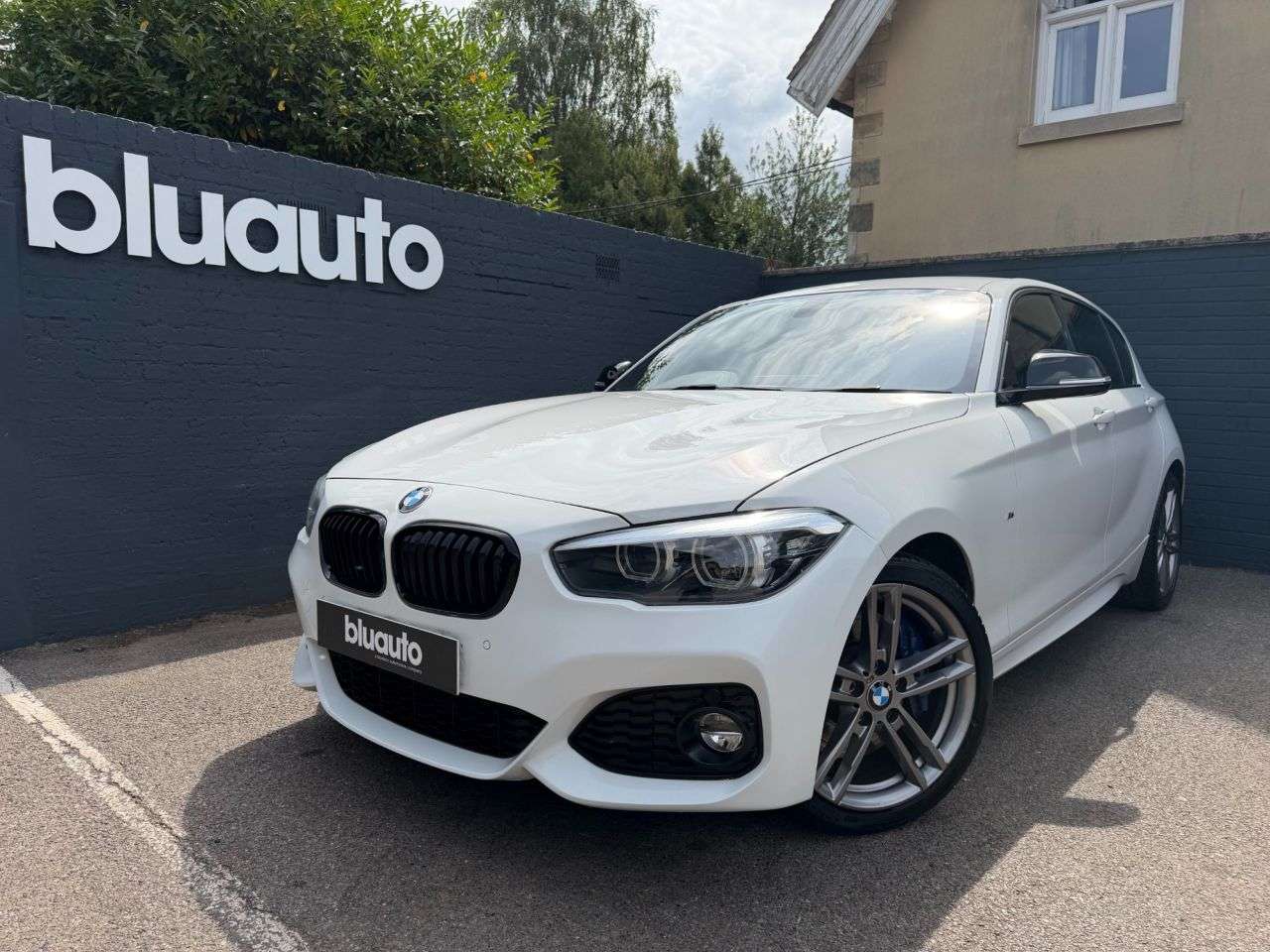 A 2018 BMW 1 SERIES 1.5 118i M Sport Shadow Edition Hatchback 5dr Petrol Manual Euro 6 (s/s) (1 A 2018 BMW 1 SERIES 1.5 118i M Sport Shadow Edition Hatchback 5dr Petrol Manual Euro 6 (s/s) (1