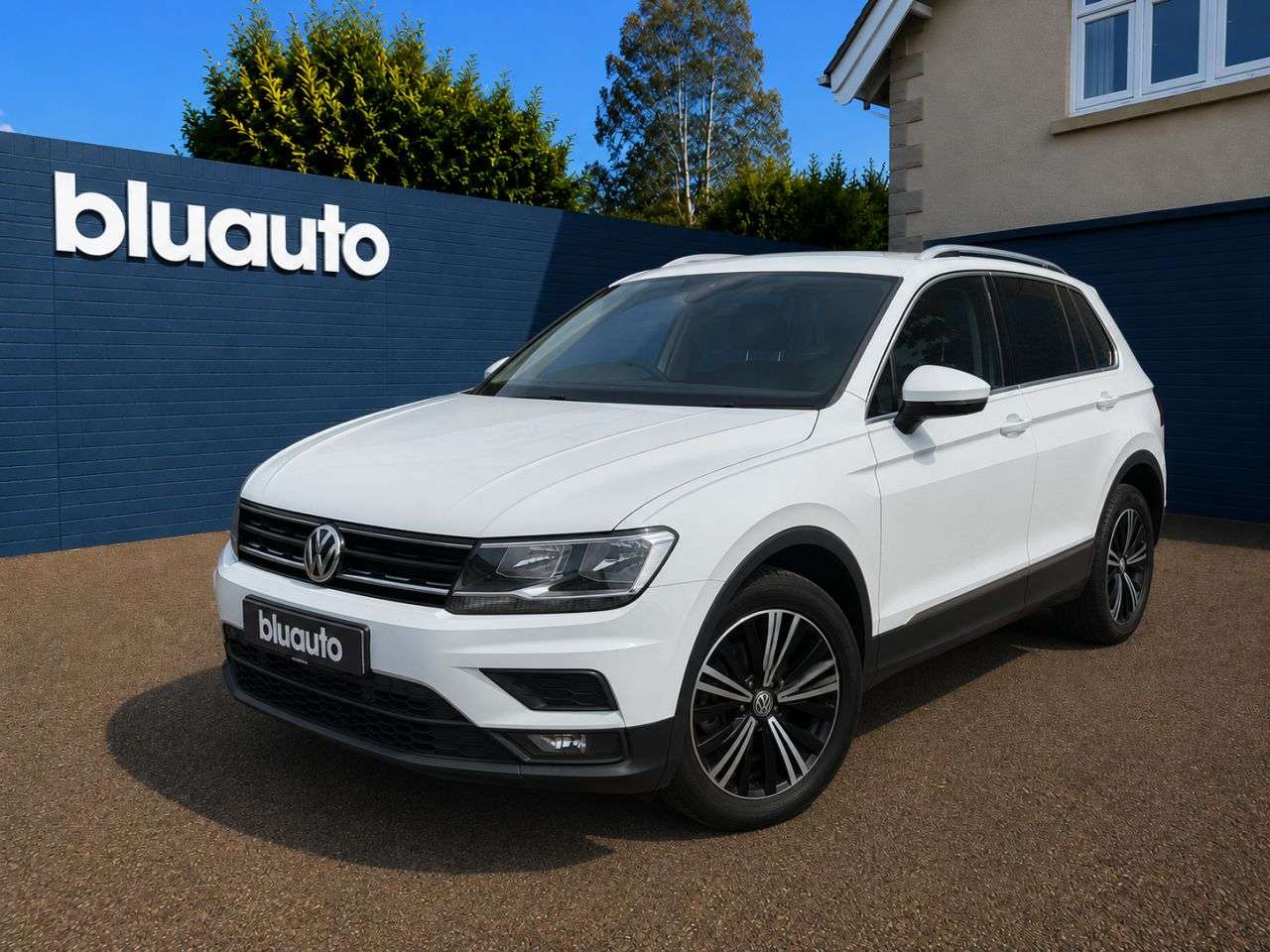 A 2018 VOLKSWAGEN TIGUAN 1.4 TSI SE Navigation SUV 5dr Petrol DSG 4Motion Euro 6 (s/s) (150 ps) A 2018 VOLKSWAGEN TIGUAN 1.4 TSI SE Navigation SUV 5dr Petrol DSG 4Motion Euro 6 (s/s) (150 ps)