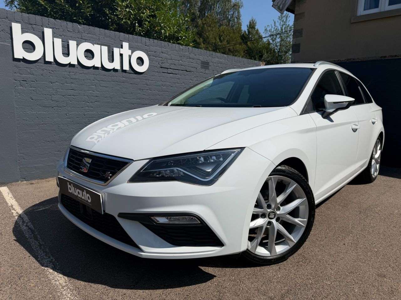 A 2017 SEAT LEON 1.4 TSI FR Technology ST 5dr Petrol Manual Euro 6 (s/s) (125 ps) Sat Nav / A 2017 SEAT LEON 1.4 TSI FR Technology ST 5dr Petrol Manual Euro 6 (s/s) (125 ps) Sat Nav /