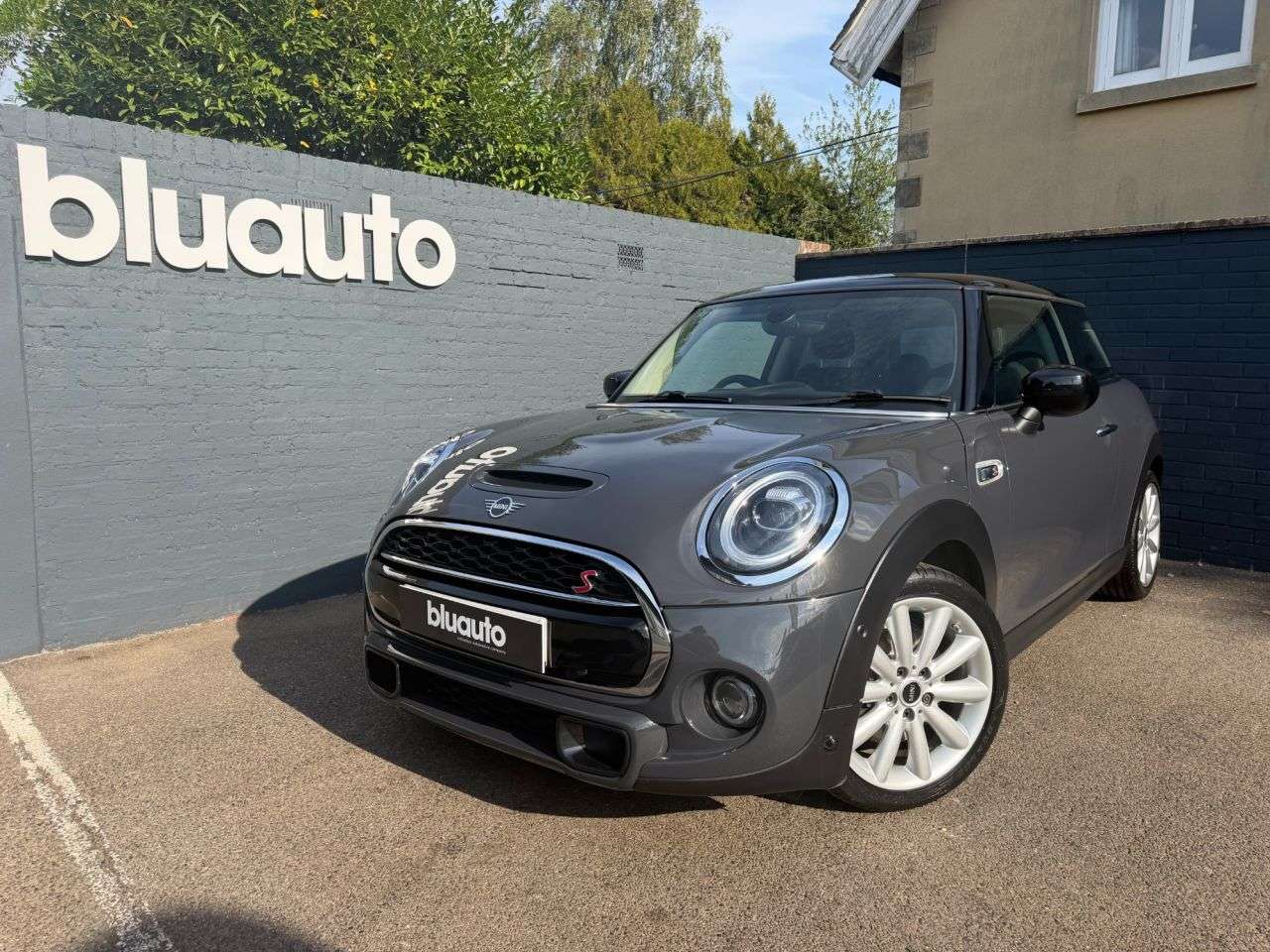 A 2020 MINI HATCH 2.0 Cooper S Classic Hatchback 3dr Petrol Manual Euro 6 (s/s) (192 ps) A 2020 MINI HATCH 2.0 Cooper S Classic Hatchback 3dr Petrol Manual Euro 6 (s/s) (192 ps)