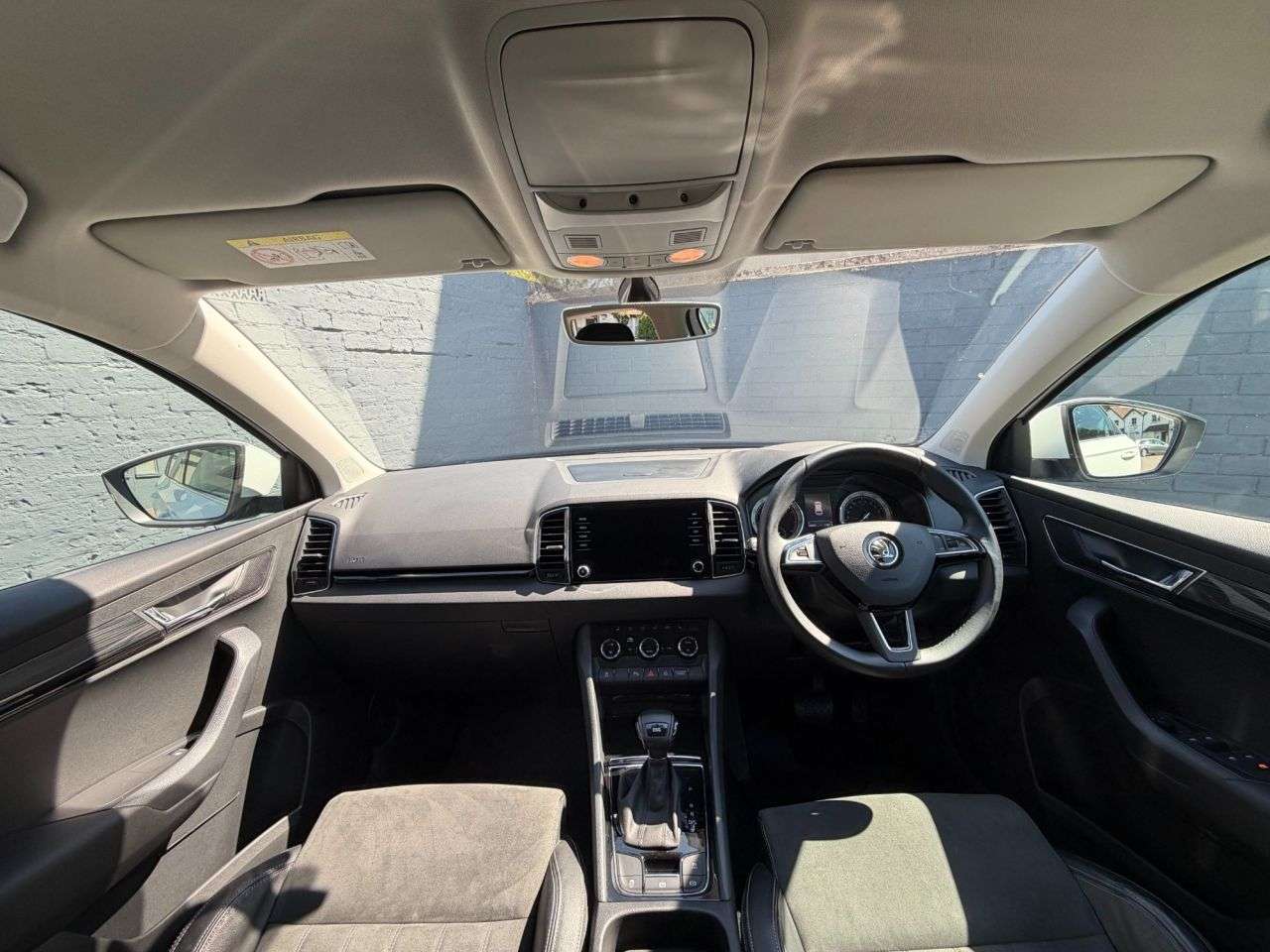 A 2020 SKODA KAROQ 1.5 TSI ACT SE L SUV 5dr Petrol DSG Euro 6 (s/s) (150 ps) A 2020 SKODA KAROQ 1.5 TSI ACT SE L SUV 5dr Petrol DSG Euro 6 (s/s) (150 ps)