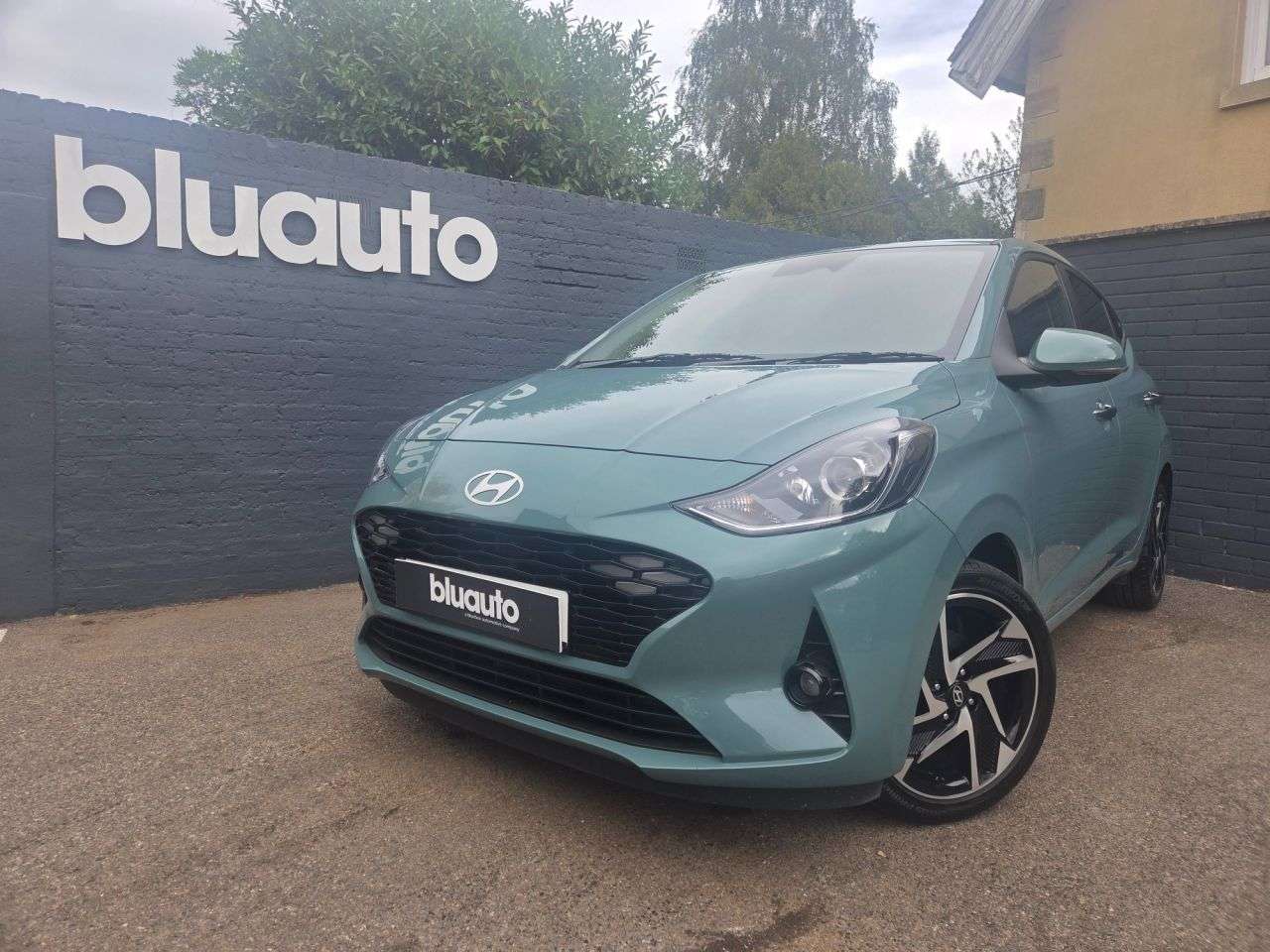 A 2025 HYUNDAI I10 1.0 Premium Hatchback 5dr Petrol Manual Euro 6 (s/s) (63 ps) A 2025 HYUNDAI I10 1.0 Premium Hatchback 5dr Petrol Manual Euro 6 (s/s) (63 ps)