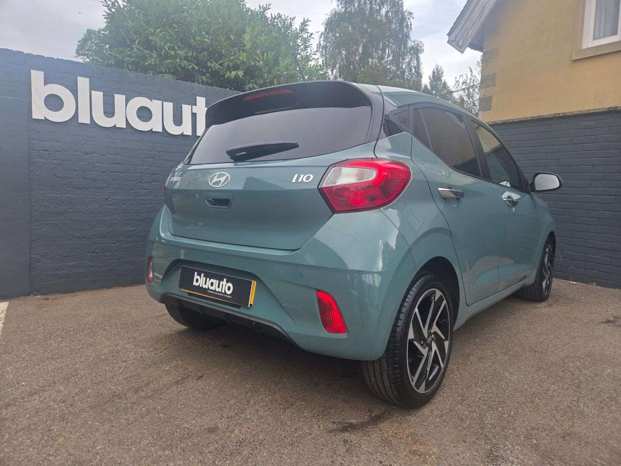 A 2025 HYUNDAI I10 1.0 Premium Hatchback 5dr Petrol Manual Euro 6 (s/s) (63 ps) A 2025 HYUNDAI I10 1.0 Premium Hatchback 5dr Petrol Manual Euro 6 (s/s) (63 ps)