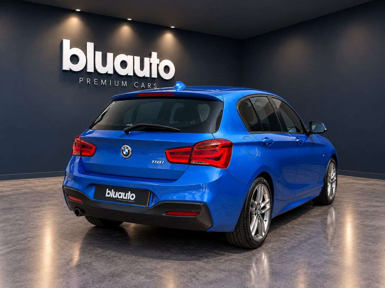 A 2018 BMW 1 SERIES 1.5 118i M Sport Hatchback 5dr Petrol Auto Euro 6 (s/s) (136 ps) Alcantara A 2018 BMW 1 SERIES 1.5 118i M Sport Hatchback 5dr Petrol Auto Euro 6 (s/s) (136 ps) Alcantara