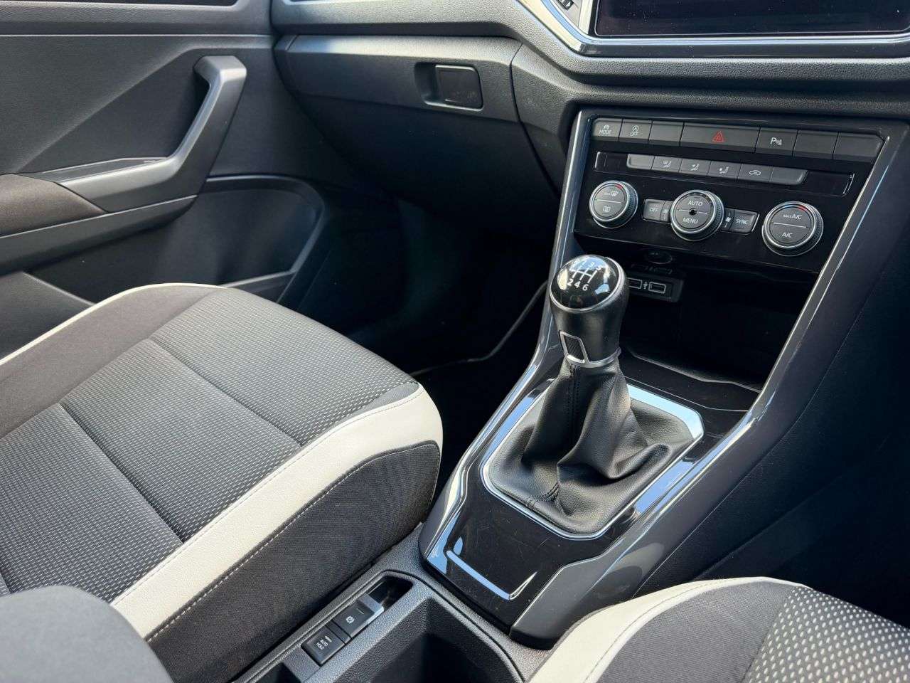 2018 VOLKSWAGEN T-ROC 2018 VOLKSWAGEN T-ROC