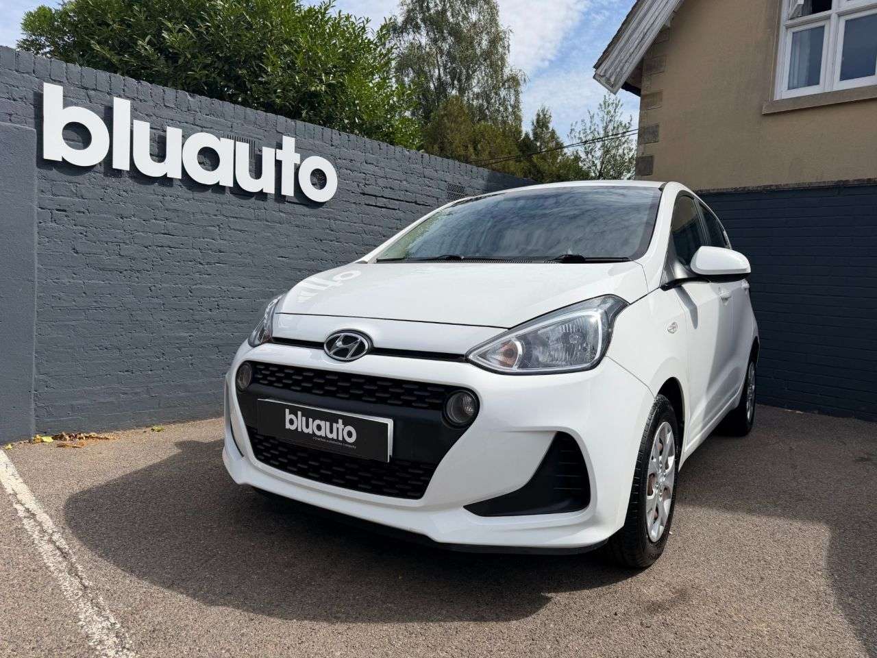 A 2019 HYUNDAI I10 1.2 SE Hatchback 5dr Petrol Auto Euro 6 (87 ps) A 2019 HYUNDAI I10 1.2 SE Hatchback 5dr Petrol Auto Euro 6 (87 ps)