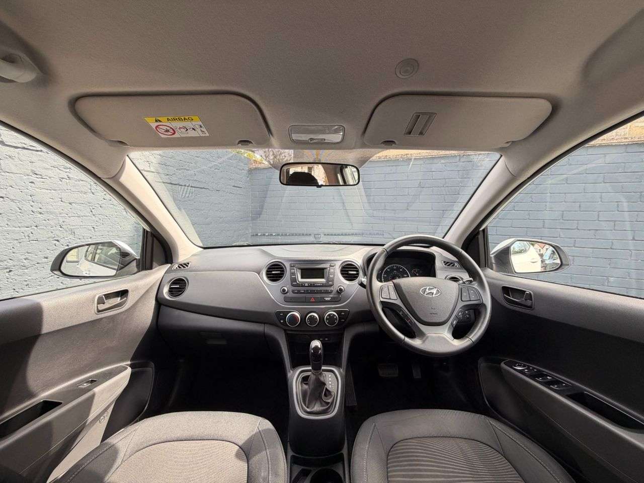 A 2019 HYUNDAI I10 1.2 SE Hatchback 5dr Petrol Auto Euro 6 (87 ps) A 2019 HYUNDAI I10 1.2 SE Hatchback 5dr Petrol Auto Euro 6 (87 ps)