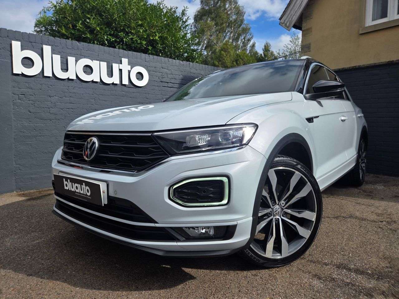 A 2018 VOLKSWAGEN T-ROC 1.5 TSI EVO R-Line SUV 5dr Petrol Manual Euro 6 (s/s) (150 ps) A 2018 VOLKSWAGEN T-ROC 1.5 TSI EVO R-Line SUV 5dr Petrol Manual Euro 6 (s/s) (150 ps)