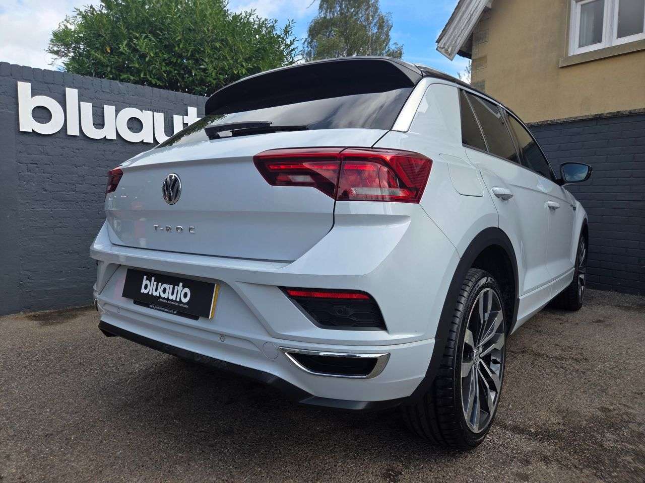 A 2018 VOLKSWAGEN T-ROC 1.5 TSI EVO R-Line SUV 5dr Petrol Manual Euro 6 (s/s) (150 ps) A 2018 VOLKSWAGEN T-ROC 1.5 TSI EVO R-Line SUV 5dr Petrol Manual Euro 6 (s/s) (150 ps)