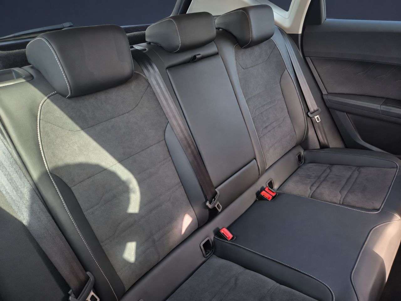 A 2024 SEAT ATECA 1.5 TSI EVO XPERIENCE SUV 5dr Petrol DSG Euro 6 (s/s) (150 ps) A 2024 SEAT ATECA 1.5 TSI EVO XPERIENCE SUV 5dr Petrol DSG Euro 6 (s/s) (150 ps)