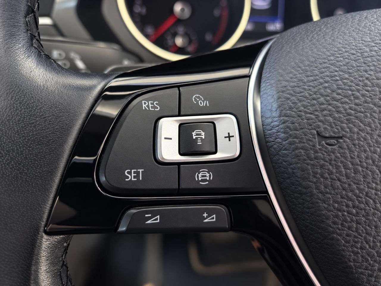 2018 VOLKSWAGEN TIGUAN 2018 VOLKSWAGEN TIGUAN