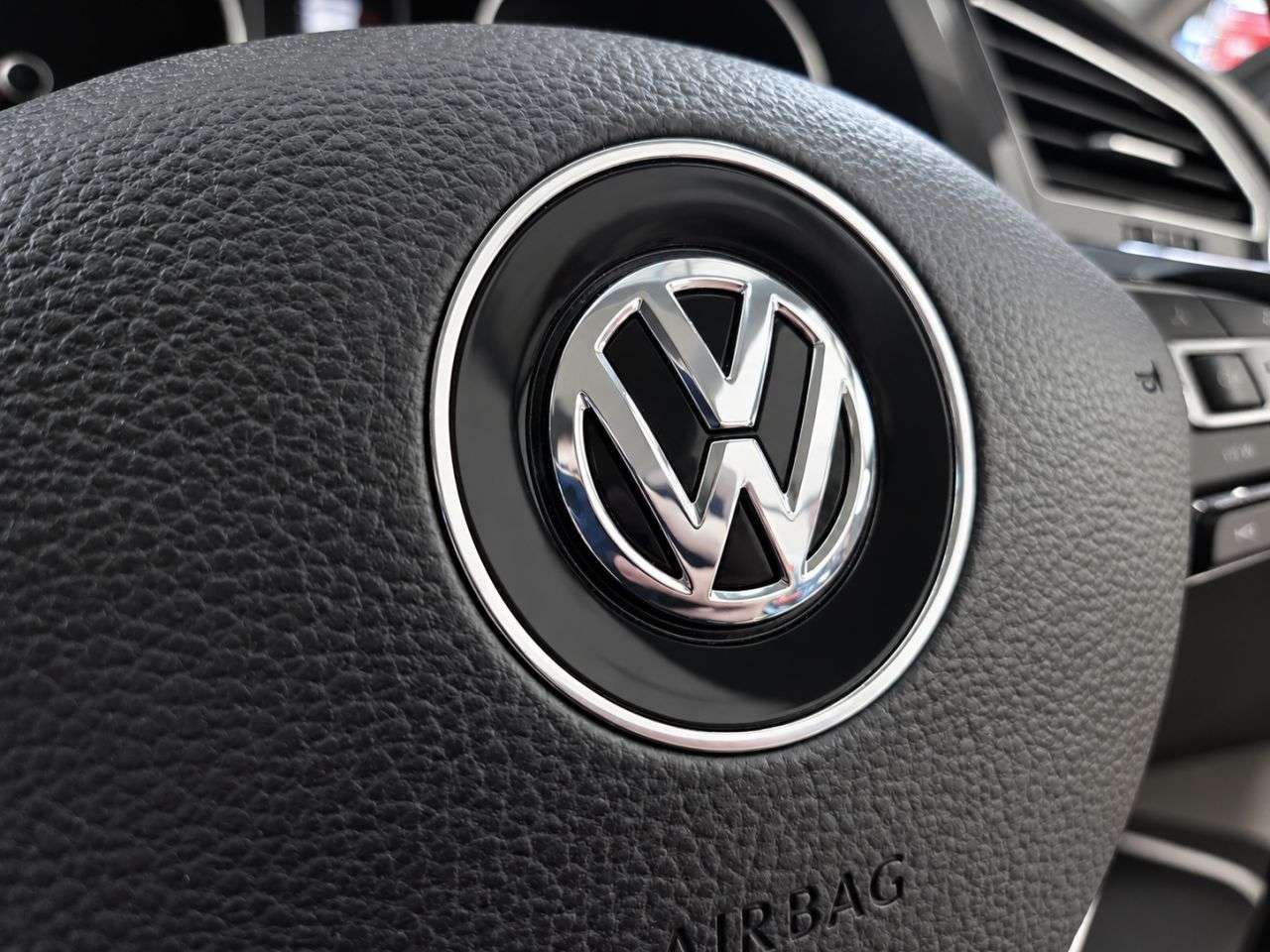 2018 VOLKSWAGEN TIGUAN 2018 VOLKSWAGEN TIGUAN