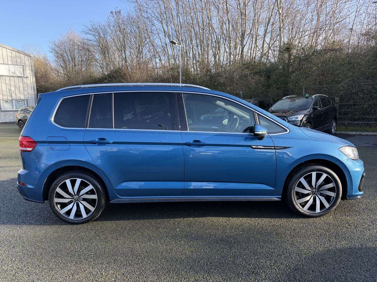 A 2021 VOLKSWAGEN TOURAN 1.5 TSI EVO R-LINE 150 A 2021 VOLKSWAGEN TOURAN 1.5 TSI EVO R-LINE 150