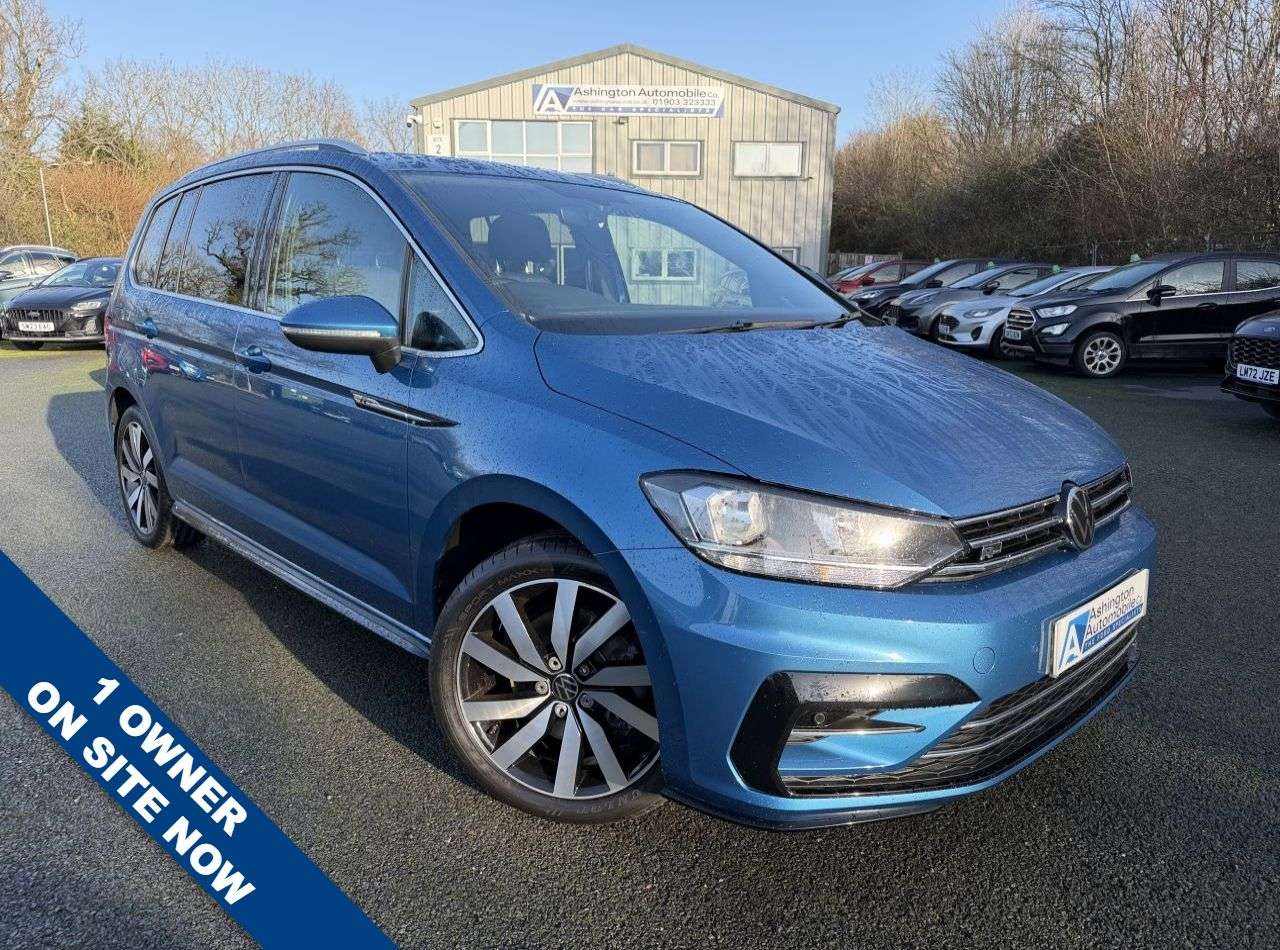 A 2021 VOLKSWAGEN TOURAN 1.5 TSI EVO R-LINE 150 A 2021 VOLKSWAGEN TOURAN 1.5 TSI EVO R-LINE 150