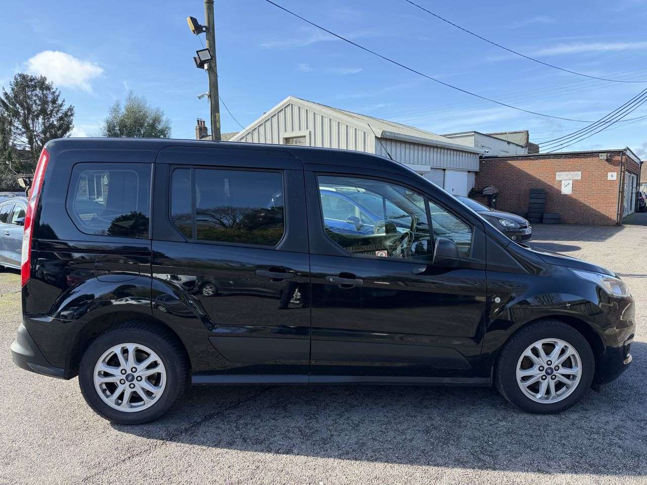 A 2019 FORD TOURNEO CONNECT 1.5 TDCI ECOBLUE ZETEC AUTOMATIC 100 A 2019 FORD TOURNEO CONNECT 1.5 TDCI ECOBLUE ZETEC AUTOMATIC 100