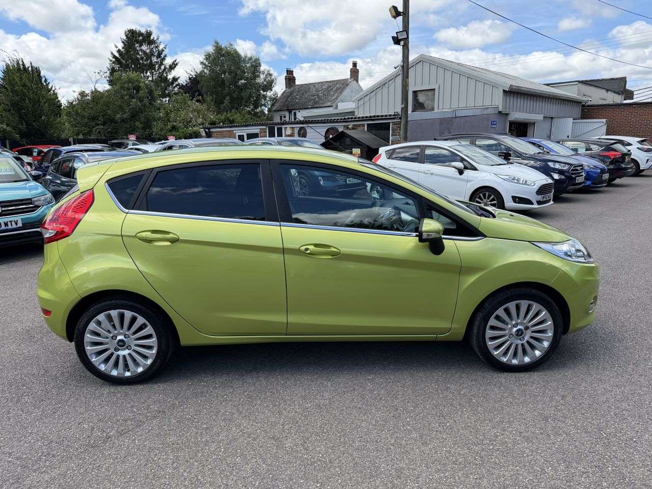 A 2010 FORD FIESTA 1.4 TITANIUM A 2010 FORD FIESTA 1.4 TITANIUM