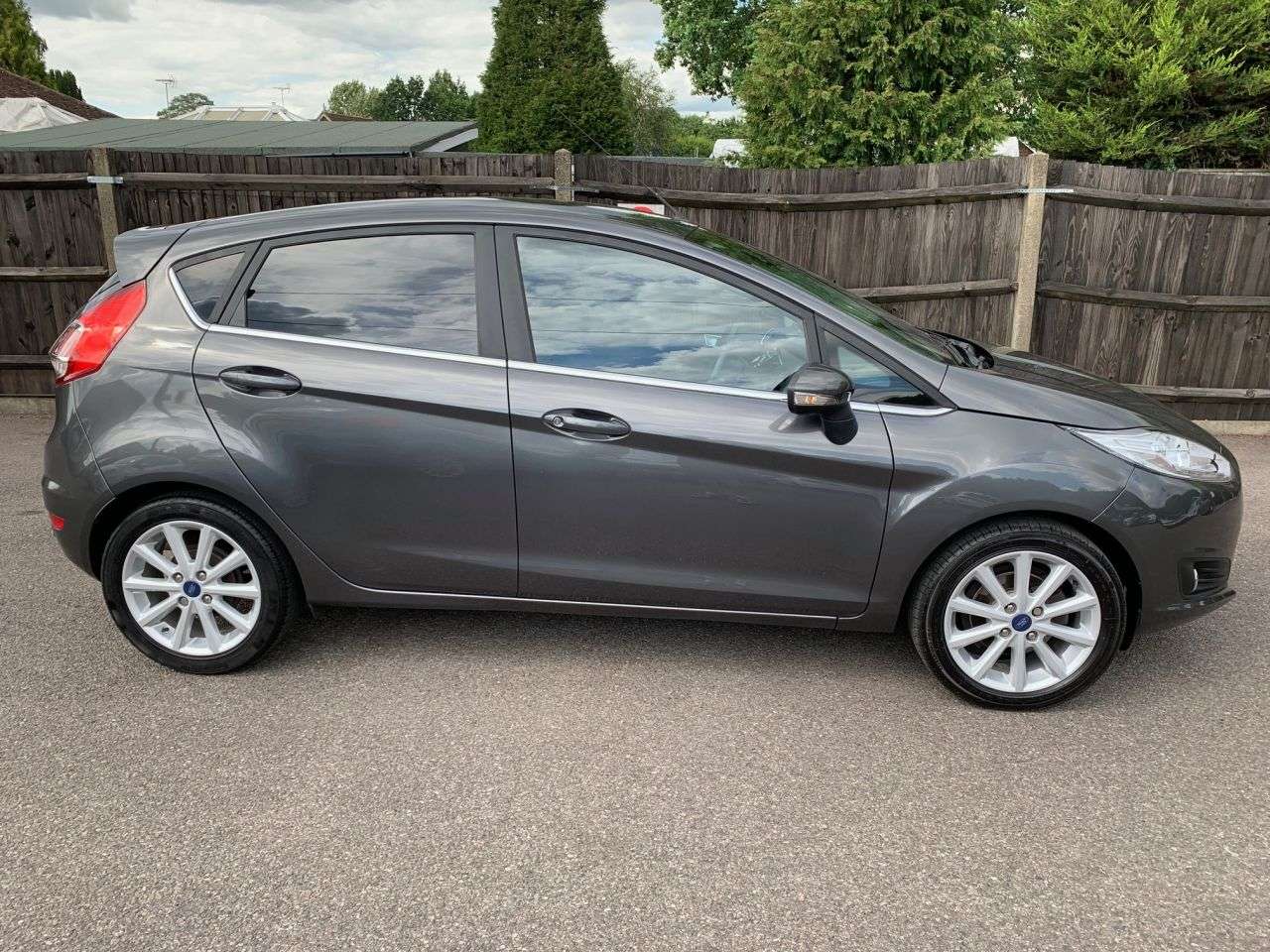 A 2017 FORD FIESTA 1.0 TITANIUM AUTOMATIC 100 A 2017 FORD FIESTA 1.0 TITANIUM AUTOMATIC 100