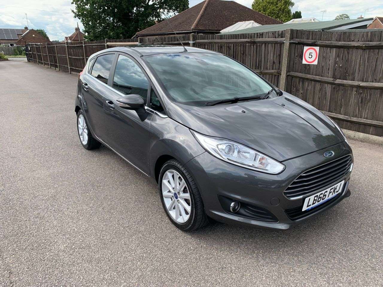 A 2017 FORD FIESTA 1.0 TITANIUM AUTOMATIC 100 A 2017 FORD FIESTA 1.0 TITANIUM AUTOMATIC 100
