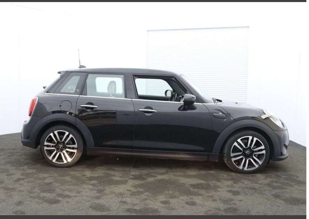 A 2021 MINI HATCH 1.5 Cooper Exclusive Hatchback 5dr Petrol Steptronic Euro 6 (s/s) (136 ps) A 2021 MINI HATCH 1.5 Cooper Exclusive Hatchback 5dr Petrol Steptronic Euro 6 (s/s) (136 ps)