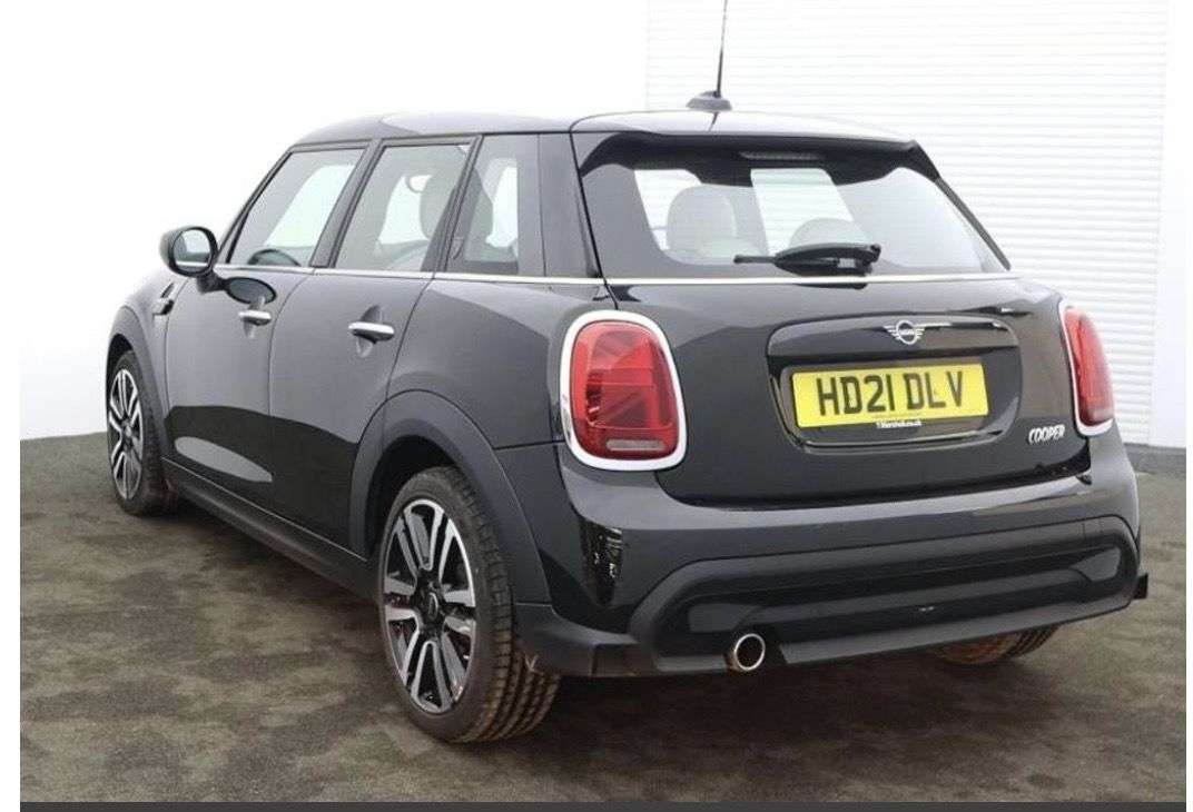 A 2021 MINI HATCH 1.5 Cooper Exclusive Hatchback 5dr Petrol Steptronic Euro 6 (s/s) (136 ps) A 2021 MINI HATCH 1.5 Cooper Exclusive Hatchback 5dr Petrol Steptronic Euro 6 (s/s) (136 ps)