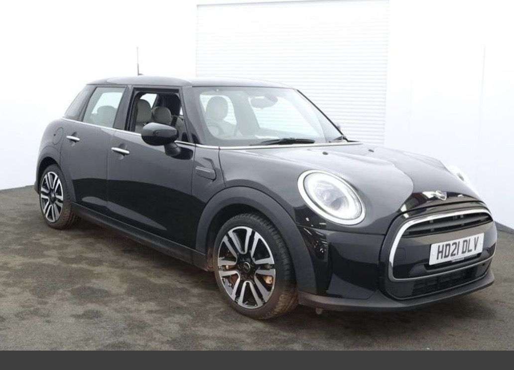 A 2021 MINI HATCH 1.5 Cooper Exclusive Hatchback 5dr Petrol Steptronic Euro 6 (s/s) (136 ps) A 2021 MINI HATCH 1.5 Cooper Exclusive Hatchback 5dr Petrol Steptronic Euro 6 (s/s) (136 ps)