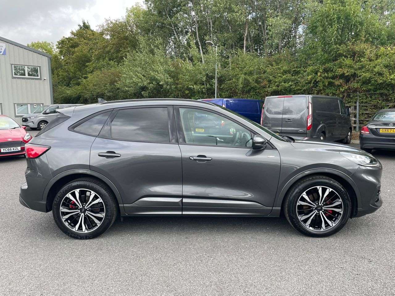 A 2023 FORD KUGA 2.5H ST LINE X EDITION HYBRID AUTOMATIC 190 A 2023 FORD KUGA 2.5H ST LINE X EDITION HYBRID AUTOMATIC 190
