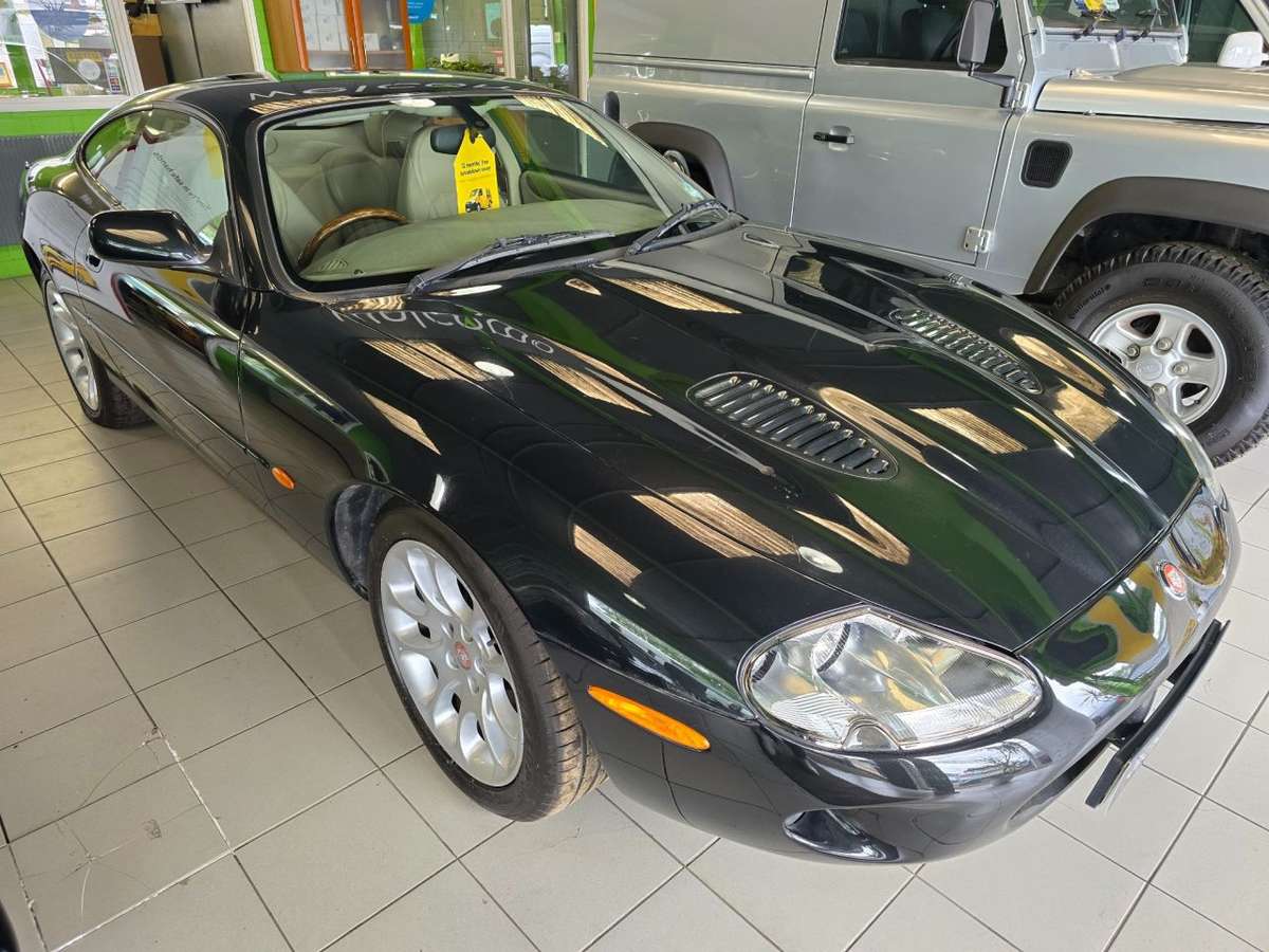 Check out this Jaguar Xjr 2000 Petrol Manual