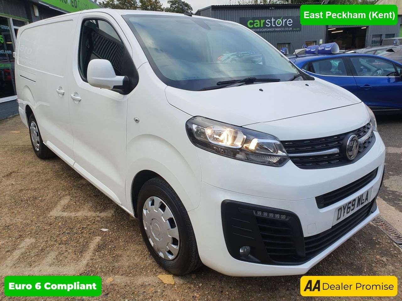 A 2019 VAUXHALL VIVARO 1.5 L2H1 2900 Sportive S/S 101 BHP in White with 81,300 miles, full service A 2019 VAUXHALL VIVARO 1.5 L2H1 2900 Sportive S/S 101 BHP in White with 81,300 miles, full service