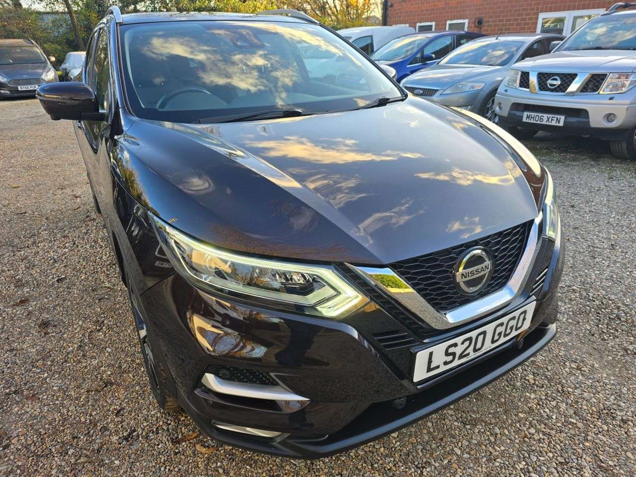 A 2020 NISSAN QASHQAI 1.3 DIG-T Tekna in black with 28,400 miles, 1 owner, full service history. A 2020 NISSAN QASHQAI 1.3 DIG-T Tekna in black with 28,400 miles, 1 owner, full service history.