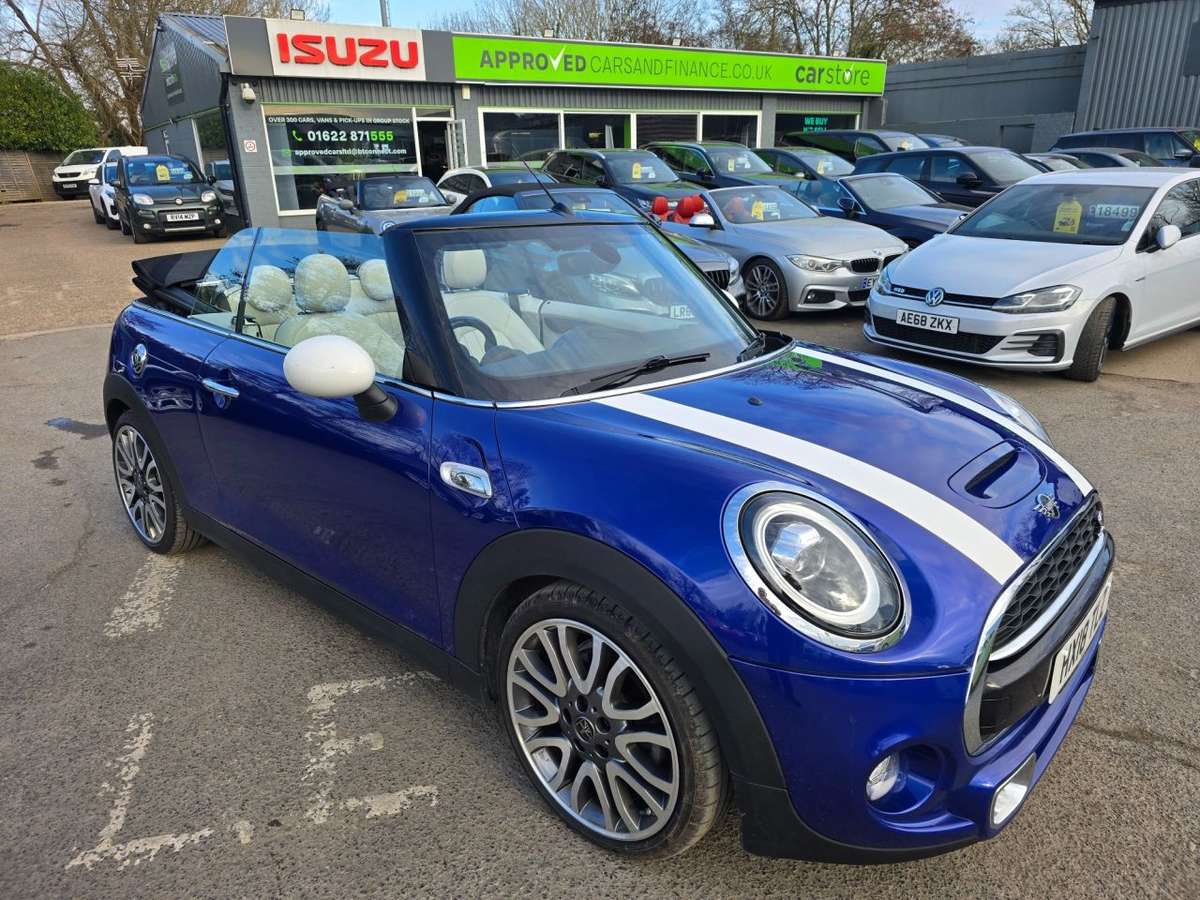 Check out this Mini Convertible 2018 Petrol Automatic