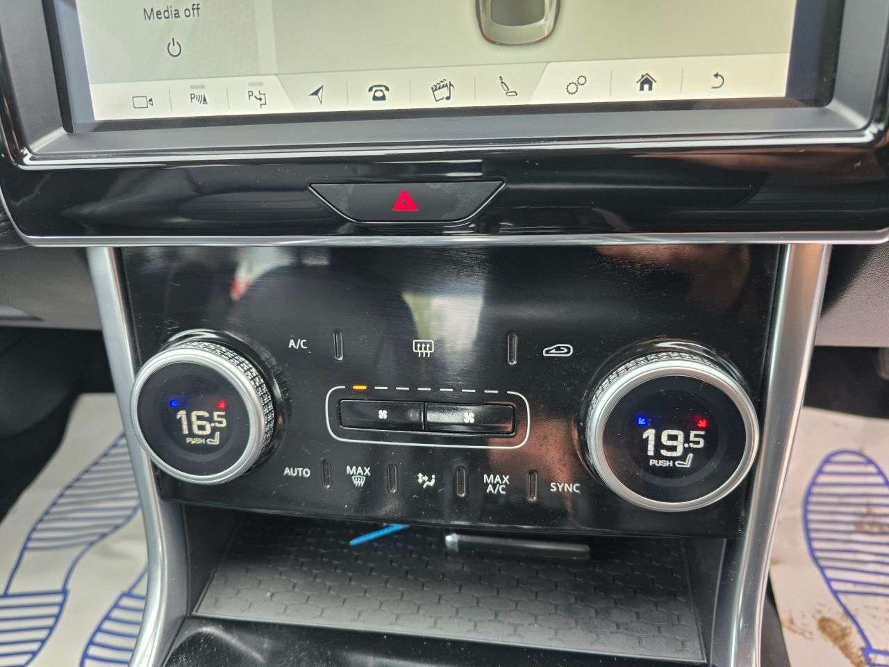 2019 JAGUAR XE 2019 JAGUAR XE