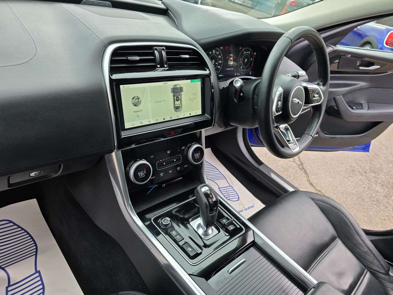 2019 JAGUAR XE 2019 JAGUAR XE