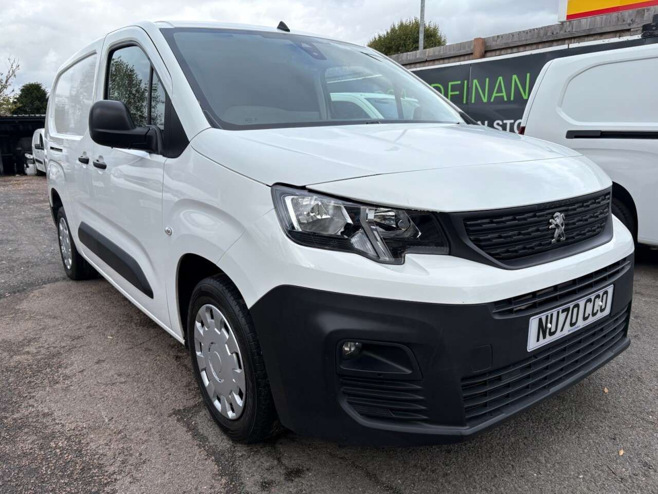 A 2020 PEUGEOT PARTNER 1.5 BlueHDi 950 LWB Crew Van 5 Seater in white, 42,000 miles, 1 owner, ULEZ A 2020 PEUGEOT PARTNER 1.5 BlueHDi 950 LWB Crew Van 5 Seater in white, 42,000 miles, 1 owner, ULEZ