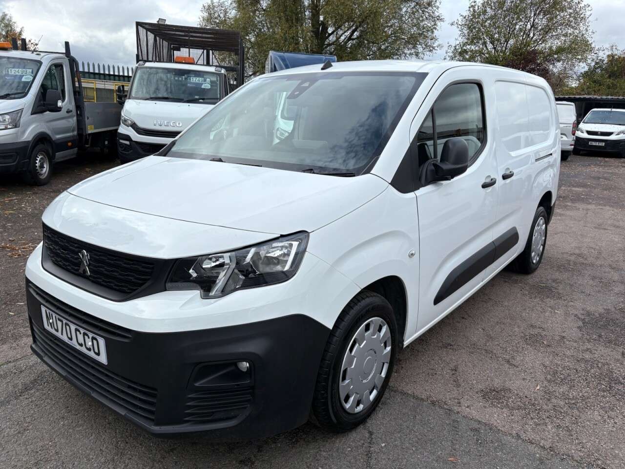 A 2020 PEUGEOT PARTNER 1.5 BlueHDi 950 LWB Crew Van 5 Seater in white, 42,000 miles, 1 owner, ULEZ A 2020 PEUGEOT PARTNER 1.5 BlueHDi 950 LWB Crew Van 5 Seater in white, 42,000 miles, 1 owner, ULEZ