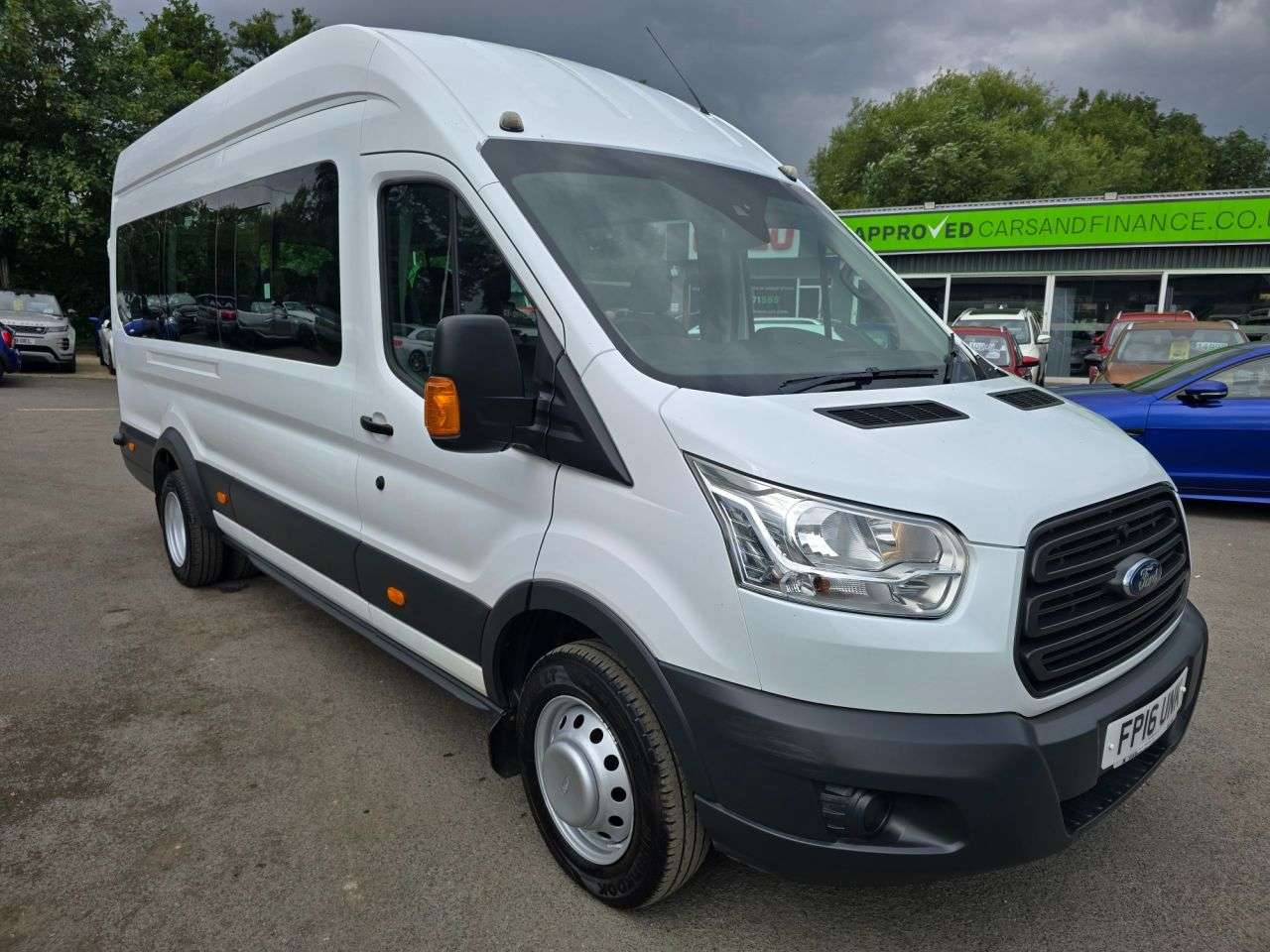 A 2016 FORD TRANSIT 2.2 TDCi 17-seat minibus in white, 91,000 miles, ULEZ Euro 6, 6-speed manua A 2016 FORD TRANSIT 2.2 TDCi 17-seat minibus in white, 91,000 miles, ULEZ Euro 6, 6-speed manua