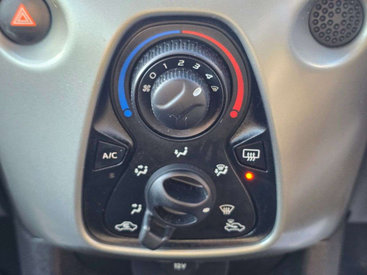 2015 PEUGEOT 108 2015 PEUGEOT 108