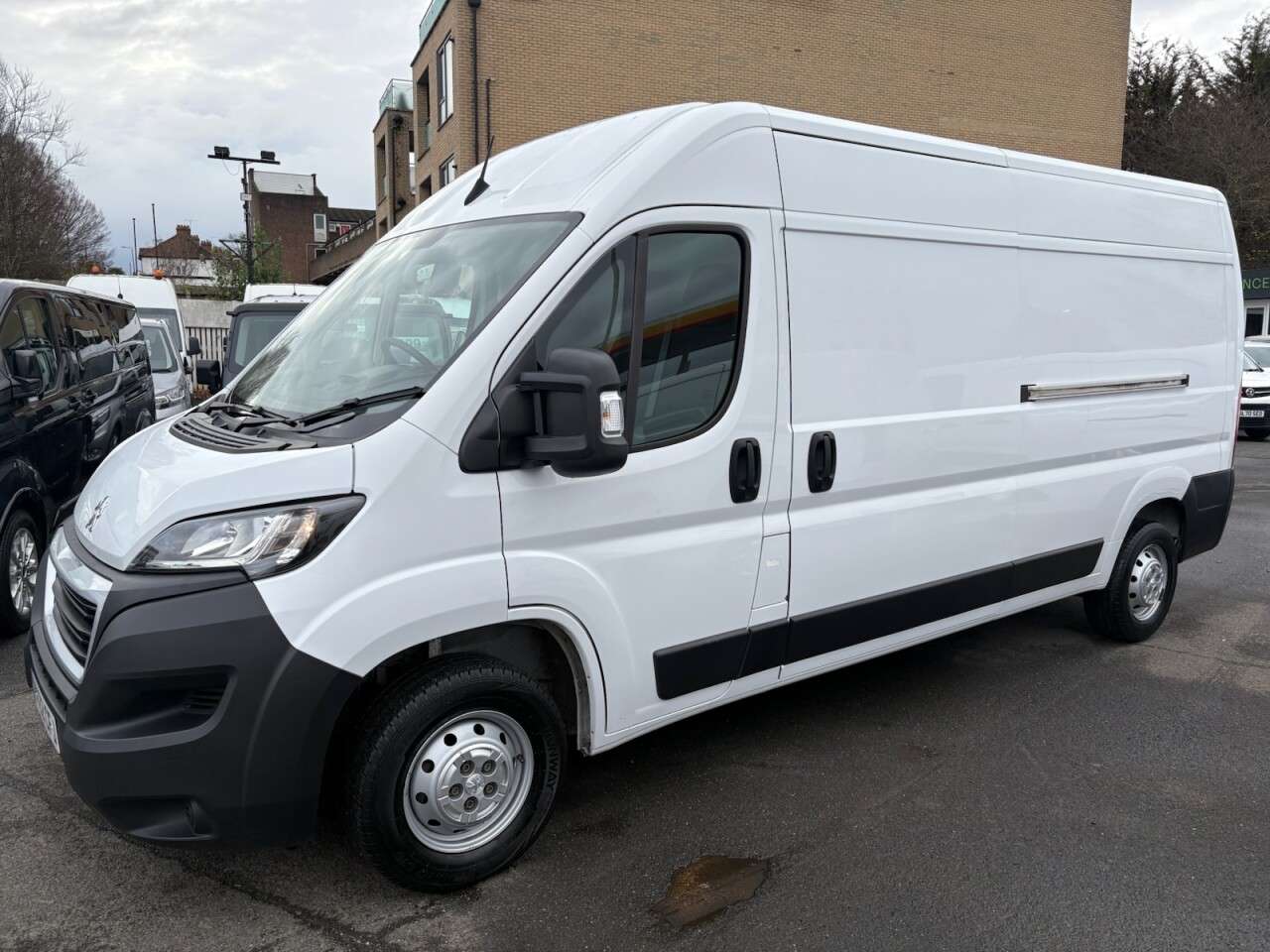 A 2022 PEUGEOT BOXER 2.2 BlueHDi 335 S L3 H2, 39,998 miles, Full Service History, ULEZ, 6-Speed A 2022 PEUGEOT BOXER 2.2 BlueHDi 335 S L3 H2, 39,998 miles, Full Service History, ULEZ, 6-Speed
