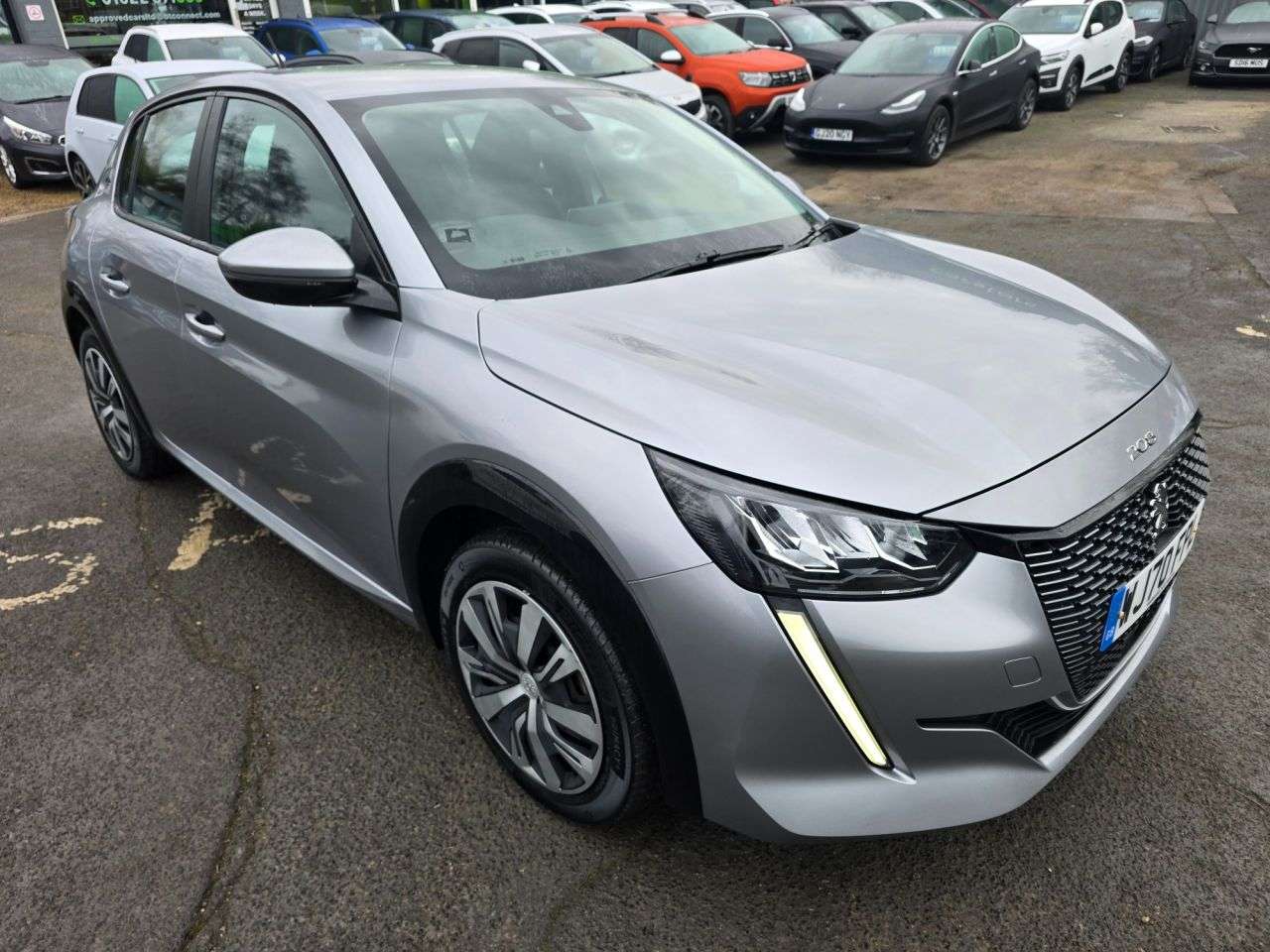 null PEUGEOT E-208 null PEUGEOT E-208