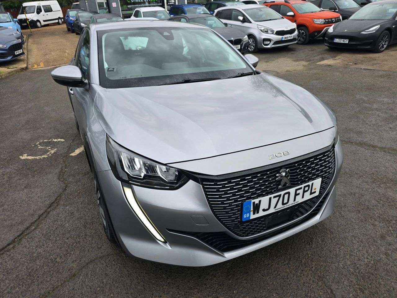 null PEUGEOT E-208 null PEUGEOT E-208