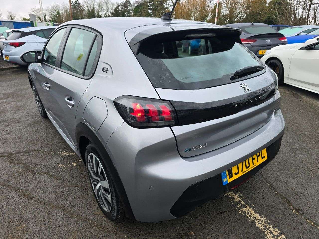 null PEUGEOT E-208 null PEUGEOT E-208