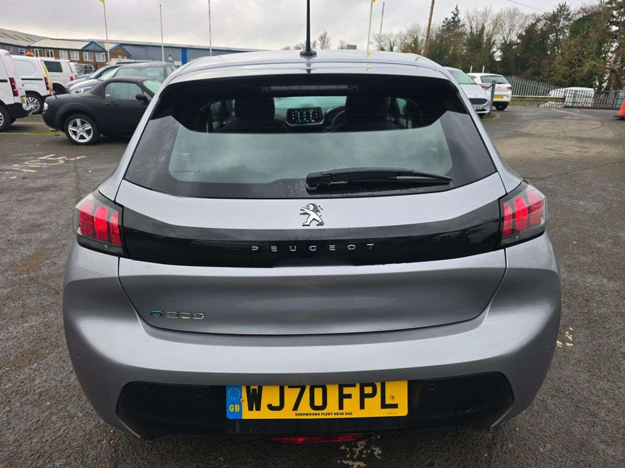 null PEUGEOT E-208 null PEUGEOT E-208